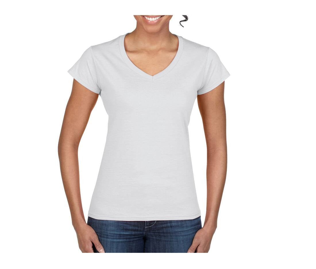 Camiseta Softstyle® Mujer cuello pico 64V00L