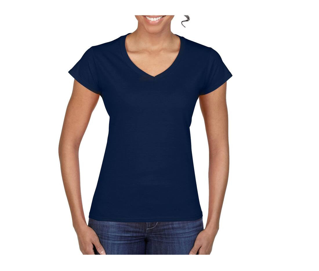 Camiseta Softstyle® Mujer cuello pico 64V00L