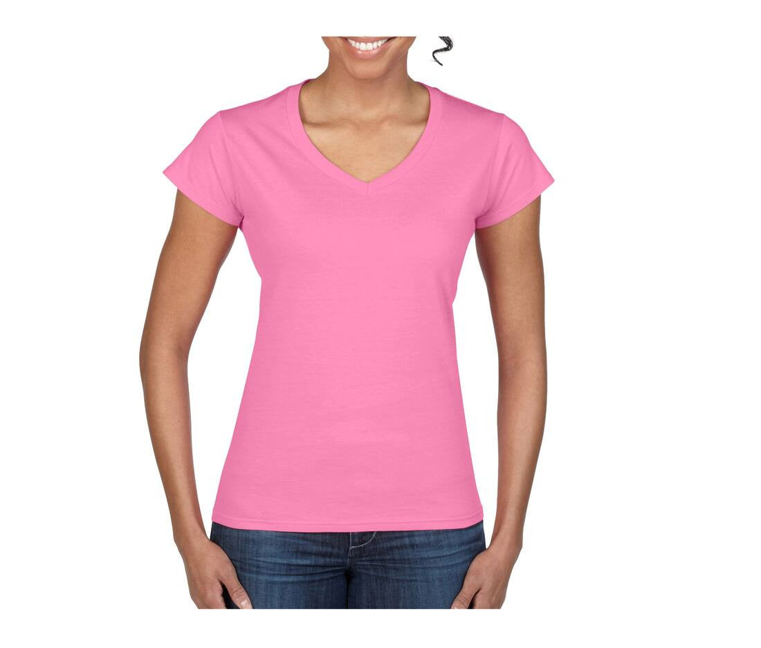 Camiseta Softstyle® Mujer cuello pico 64V00L