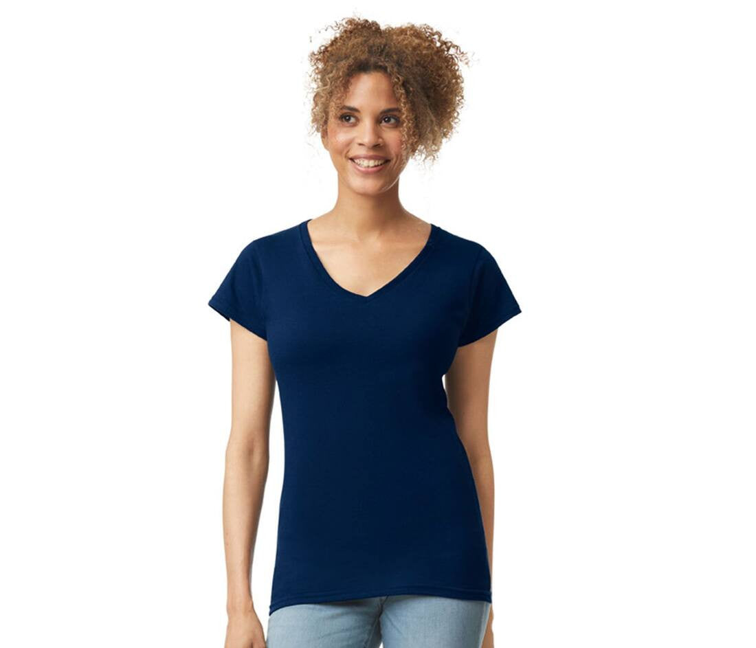 Camiseta Softstyle® Mujer cuello pico 64V00L